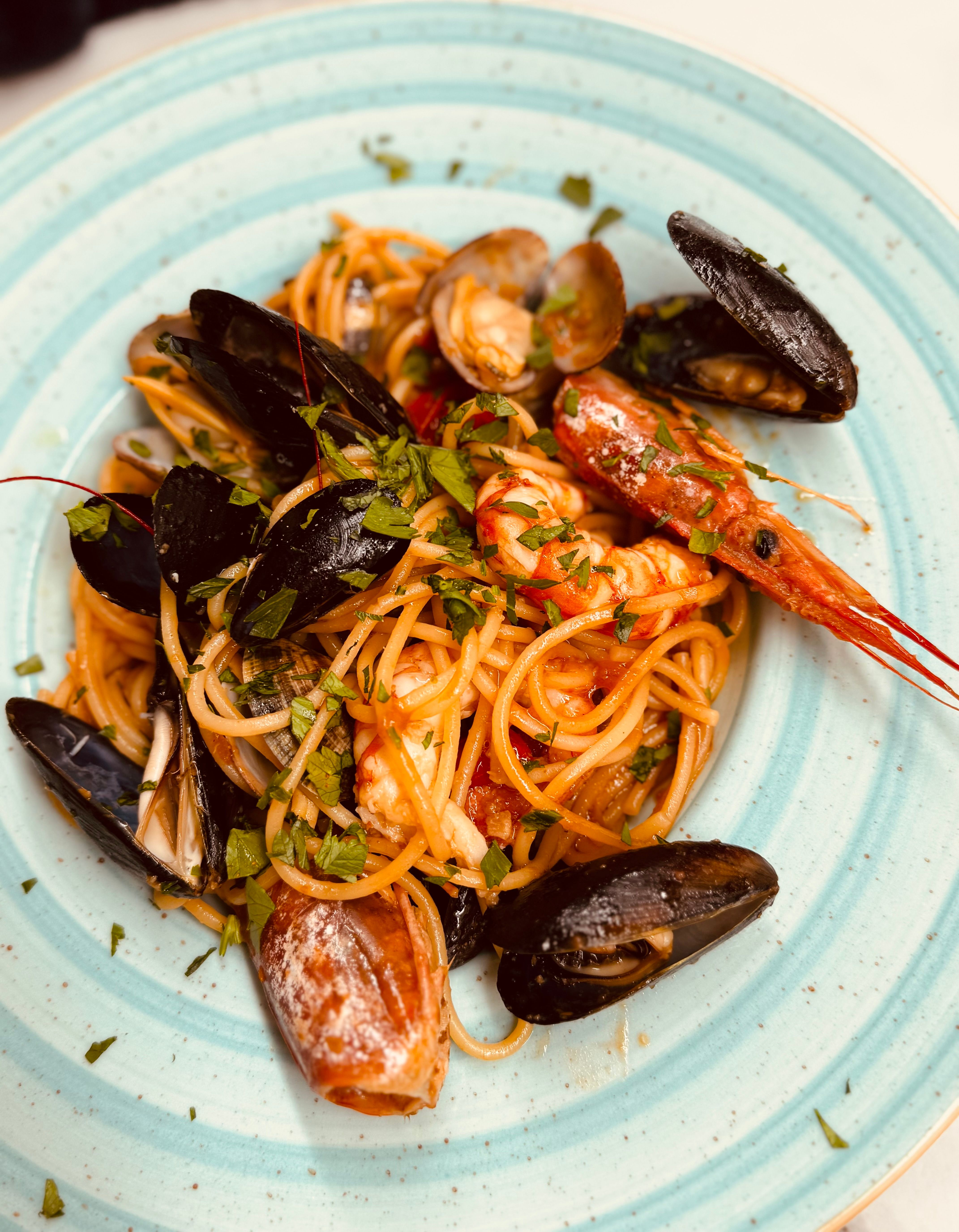 How to Choose Fresh Seafood in Nigeria and Where to Enjoy a Family Seafood Feast in Lagos