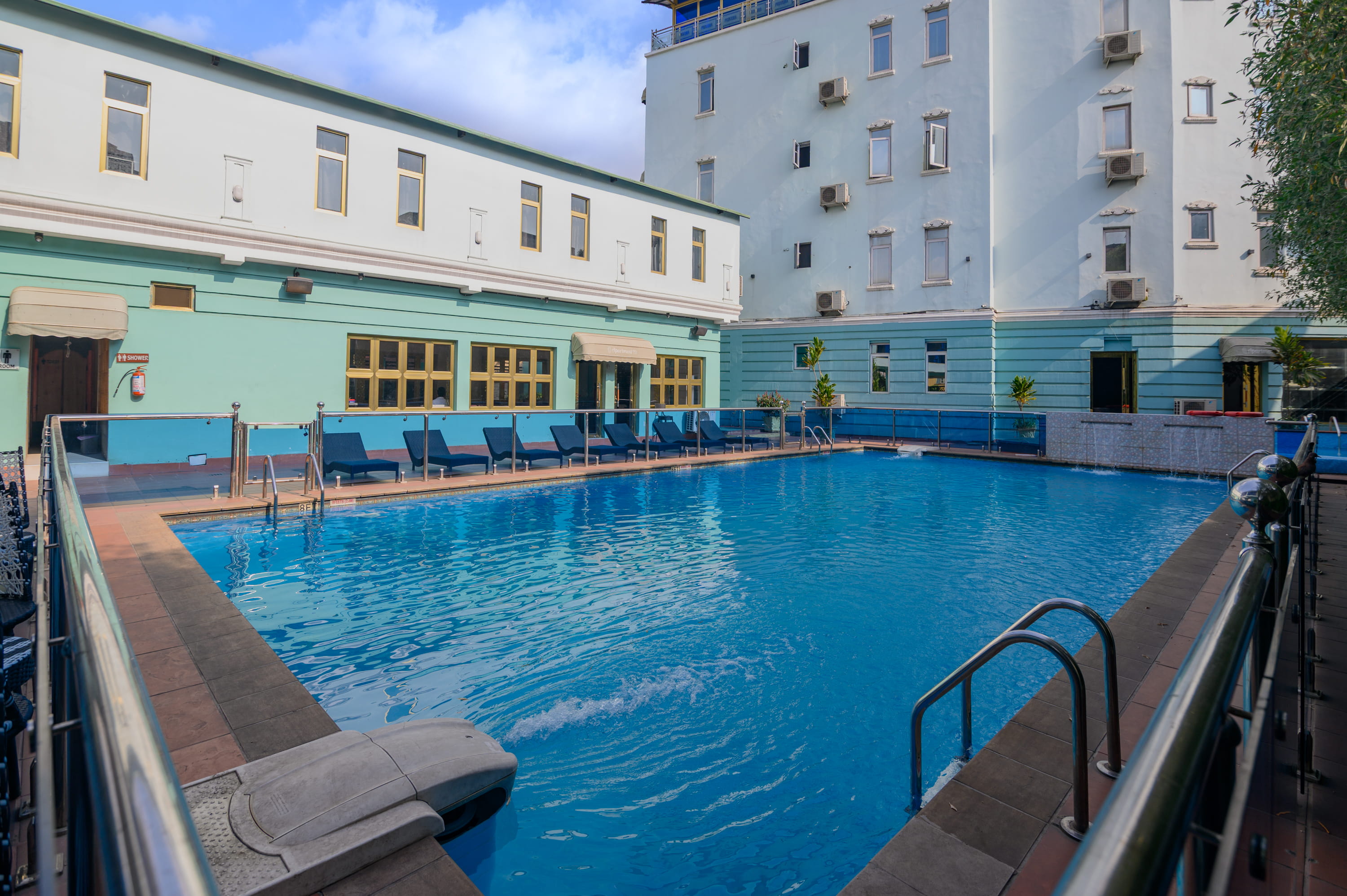 How to Plan the Perfect Family Day by the Swimming Pool at Providha Fun City