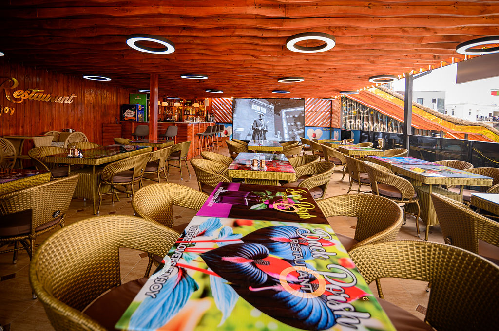 How to Book the Perfect Restaurant Experience That Combines Dining, Arcade Fun and an Overnight Stay