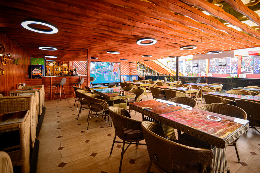 How to Pick a Restaurant in Lagos That Doubles as Entertainment: A Checklist for Families and Planners