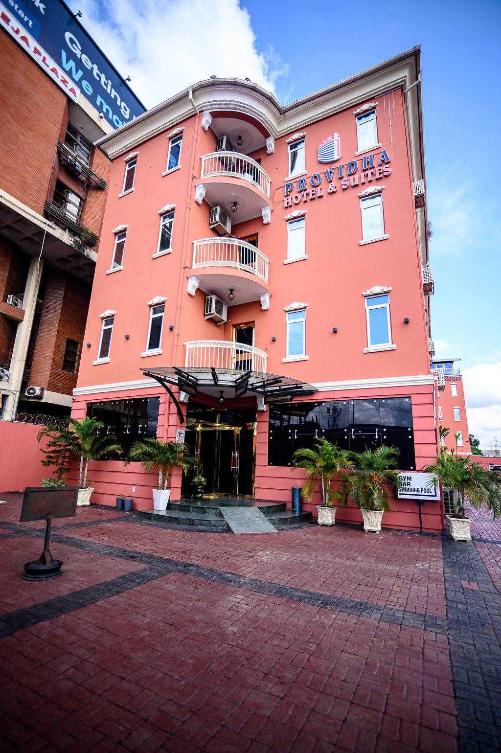 How to Choose the Best Hotel in Lagos for a Family Weekend and Book Bundled Experiences