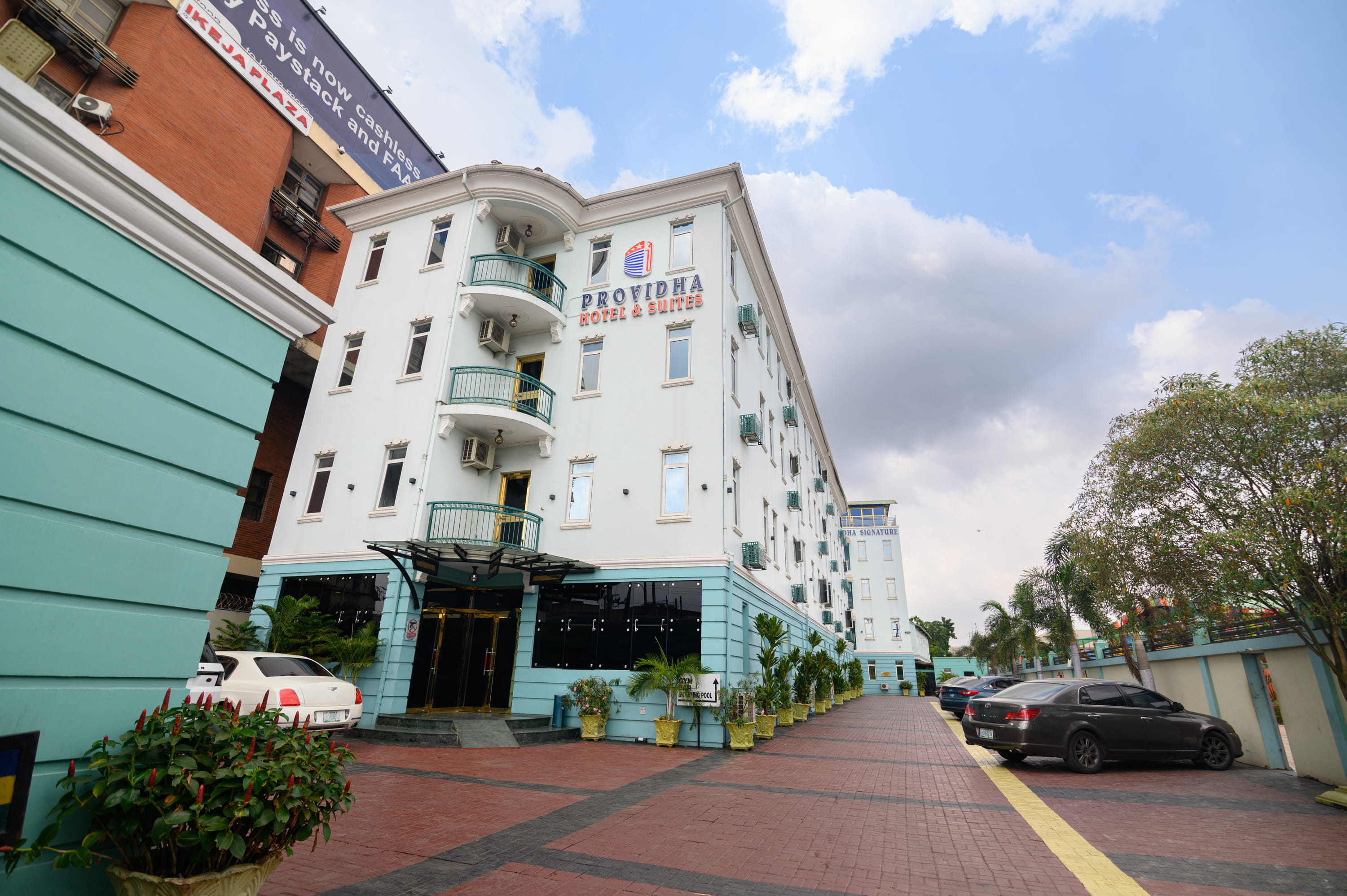 How to Choose a Hotel Near Murtala Muhammed Airport: Transfers, Family Facilities and Value-Packed Packages